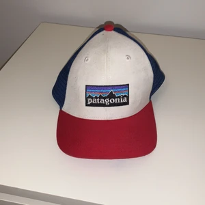 Patagonia keps  - Säljer min fina patagonia keps 🧢 köpt ungefär 2020 och använd få tal gånger. Säljer den då den inte kommit till användning. Köpt för 399kr