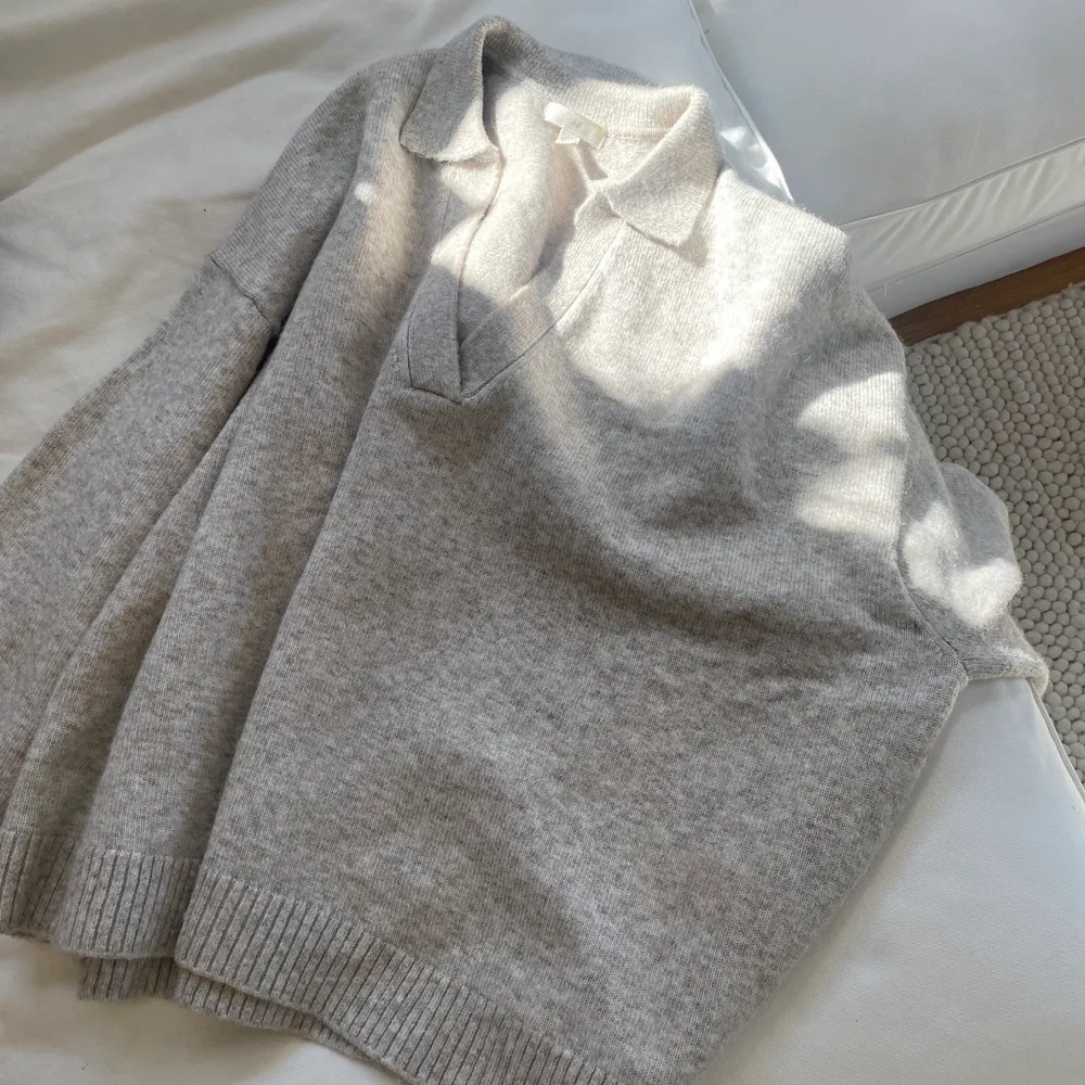 Stickad tröja från Hm! Fint skick, använd fåtal gånger❤️storlek xxl! Väldigt fin oversized!! Köpare står för frakt (66 kronor)❤️. Tröjor & Koftor.