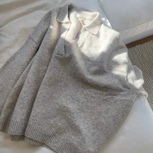 Stickad tröja från Hm! Fint skick, använd fåtal gånger❤️storlek xxl! Väldigt fin oversized!! Köpare står för frakt (66 kronor)❤️