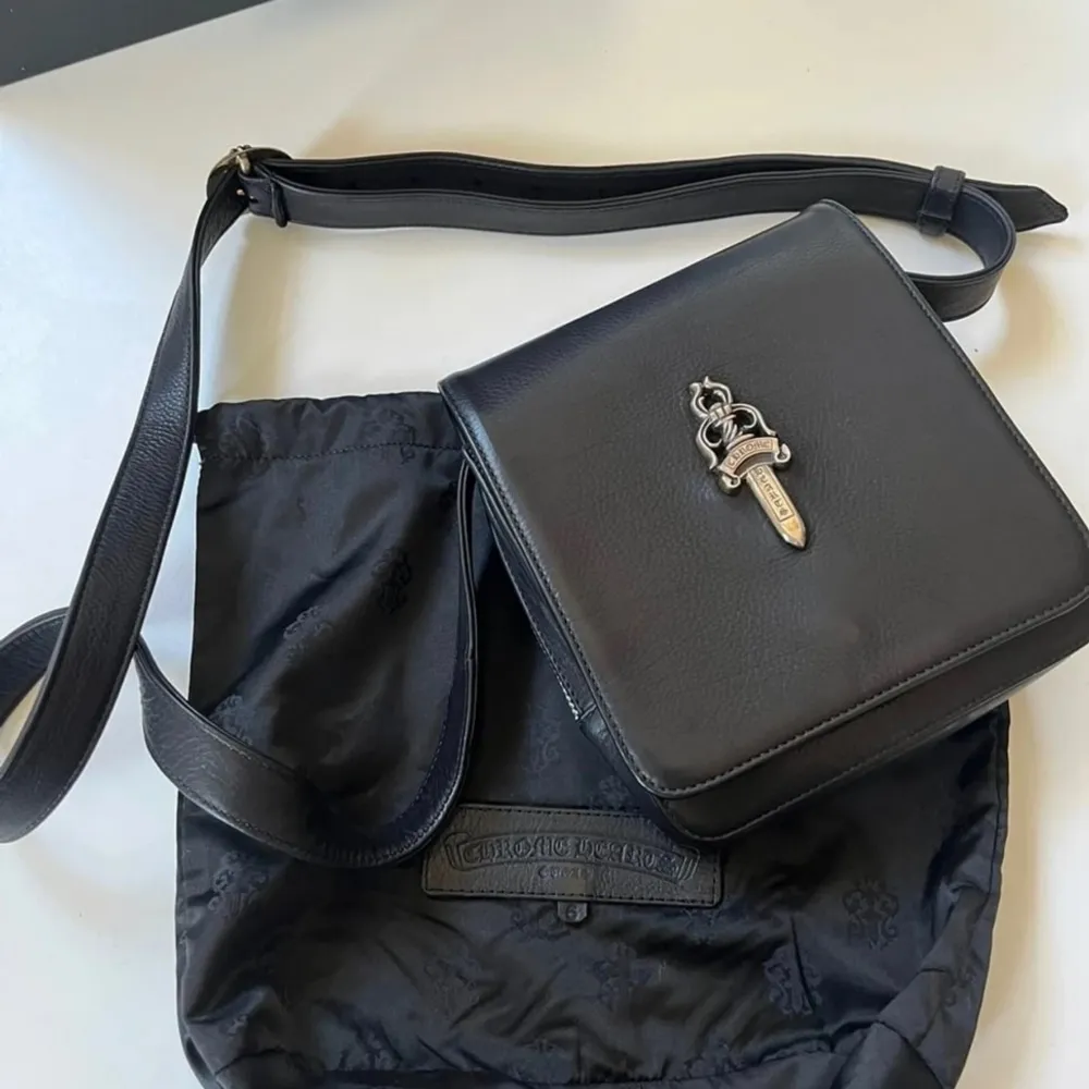 CH ending bag production so purchase while available!  Comes with original packaging & receipt  Black Calf leather  Two interior slots, one zipper pouch  Sick .925 Silver Dagger pendant  Adjustable strap  Purchased 2021 at the wynn in las vegas. Väskor.