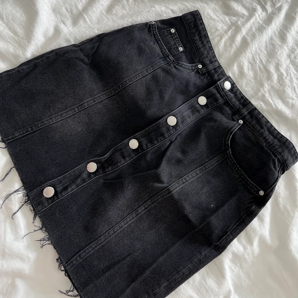 Never worn jeans skirt, size 40 . Kjolar.