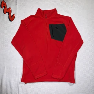 Vintage Fleece Zipper  - North Face Fleece Zipper.                                                                     Size tag XL                                                                                Fits like L                                                                               Skick 10/10                                                                       Modellen är 185cm lång. Mer finns på sidan, skriv vid ytterligare frågor eller funderingar♻️🔌 Priser går alltid att diskuteras!