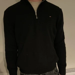 Half zip shirt, Tommy Hilfiger  - Bra skick, knappt använd. Köparen står för frakten