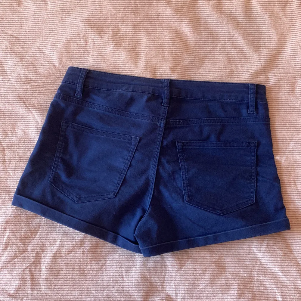 Jätte fin och bekväm shorts, säljer begrunda av att det har blivit för liten. Frakt tillkommer med 52kr.. Shorts.