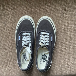 Svarta vans  - Storlek 39, knappt använda 