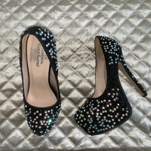 Klackskor  - Använder knappt dessa,ser ut som helt nya! Du får alla tre för 200kr!