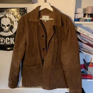 Manchester jacka - Brun Manchester jacka som är perfekt till våren!