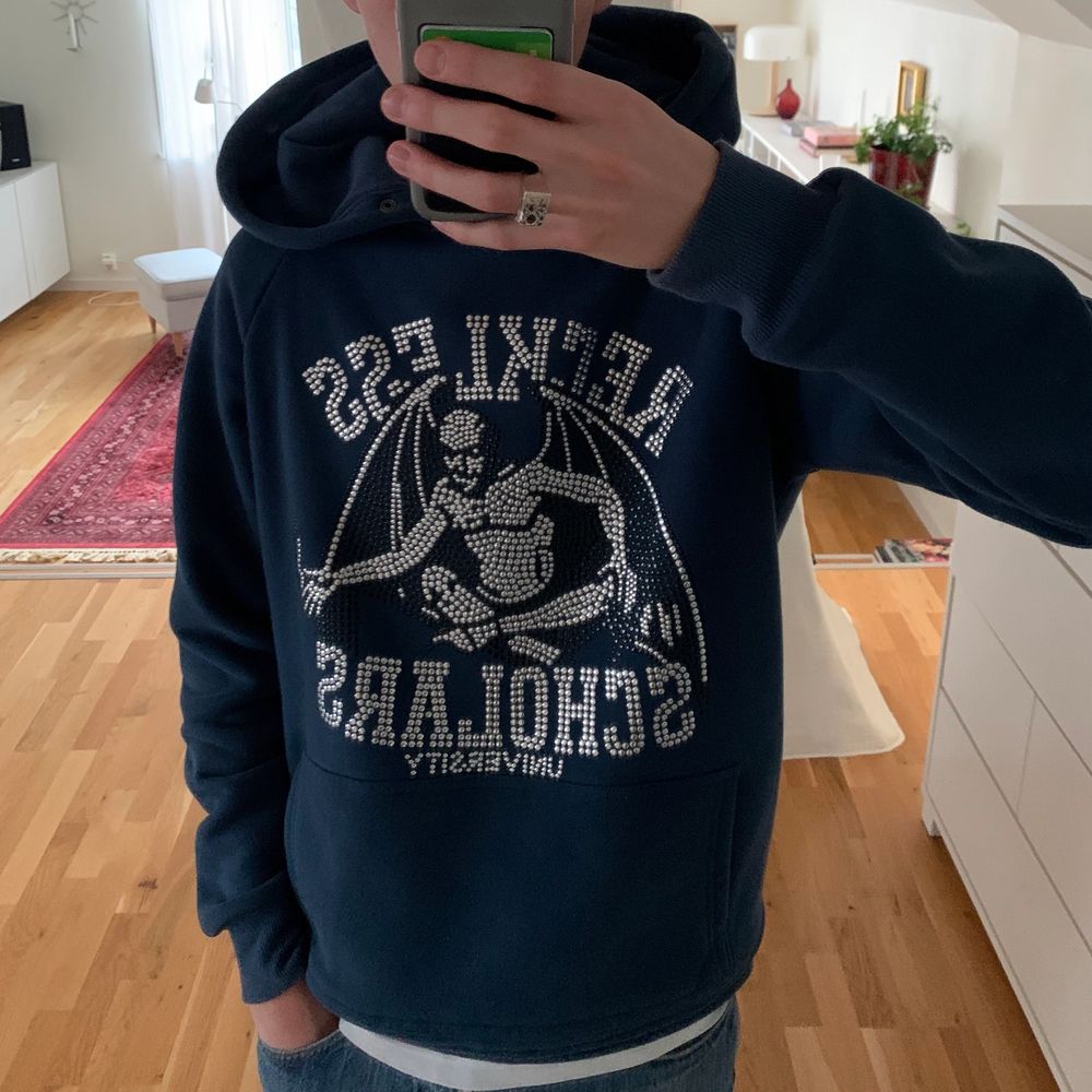 RECKLESS SCHOLARS HOODIE | Plick Second Hand