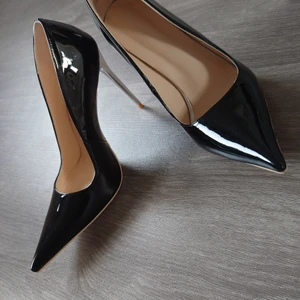 Klackskor (Nya)  - Väldigt fina och eleganta klakar.  Klackhöjd 13cm