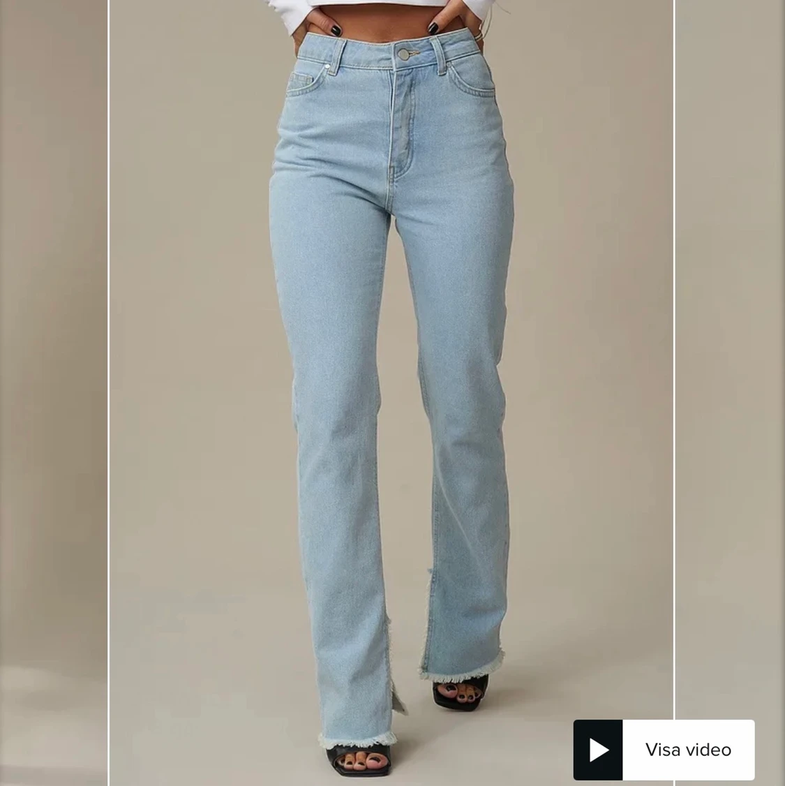 Ljusblå jeans med slits  - 91