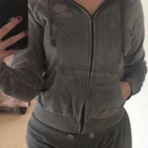 Franklin Marshall kofta  - Säljer en av mina favorit kofta  som är jätte snygg. Tyvär står inte storleken men skulle säga att den passar XS-S men fungerar oxå för en som har XXS 