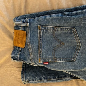 Levis ribcage jeans - Superfina Levis ribcage i storlek W26 L29. Nyskick. Frakt tillkommer. 