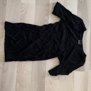 Tröja - Aldrig använd och lappen finns kvar, lite ribbad och tunn