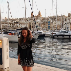 Söt sommarklänning - Säljer min fina sommarklänning med broderier i storlek 34! Superfin till sommaren😝💕 säljer då den inte kommer till användning. 