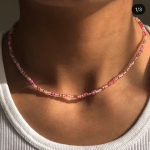 Halsband - CLOUD NECKLACE ⚡️☁️ säljer ett handgjort halsband av glaspärlor 79kr men eftersom att det är rea tills 8 maj så är det rea på 59kr 💕 Passa på nu!! Också perfekt smycke inför sommaren med fina toppar ju 😍 Instagram @designbyliya_ ❗️❗️❗️