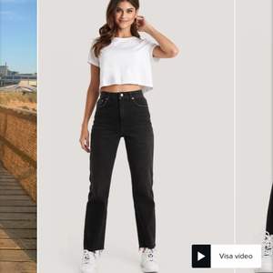 Jättefina svarta jeans från Nakd i storlek 34.