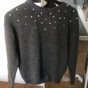 Tröja från H&M - En fin tröja från H&M som jag inte längre använder är använd men i ett bra skick👍