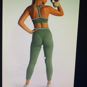 Doyoueven tights - Slutsålda på hemsidan och är i storlek M. Nypris 600kr säljer för 300