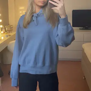 Blå hoodie från Zara i storlek S. Köparen står för frakt :)