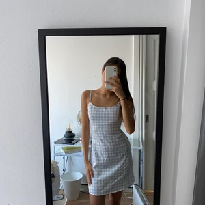 Brandy Melville klänning med knytband  - Bra skick