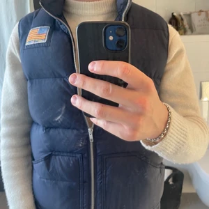 Svea väst - Säljer min Svea bäst som är perfekt nu till Våren!Köpaten står för frakt!