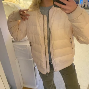 Vårjacka - Så fin ljusrosa dunjacka från Odd Molly! 