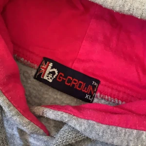 Hoddie från London - Denna gosiga Hoodie är köpt i London. Använd enstaka gånger. Storlek XL men känns mer som M. 