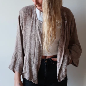 Beige kofta - Frakt tillkommer 