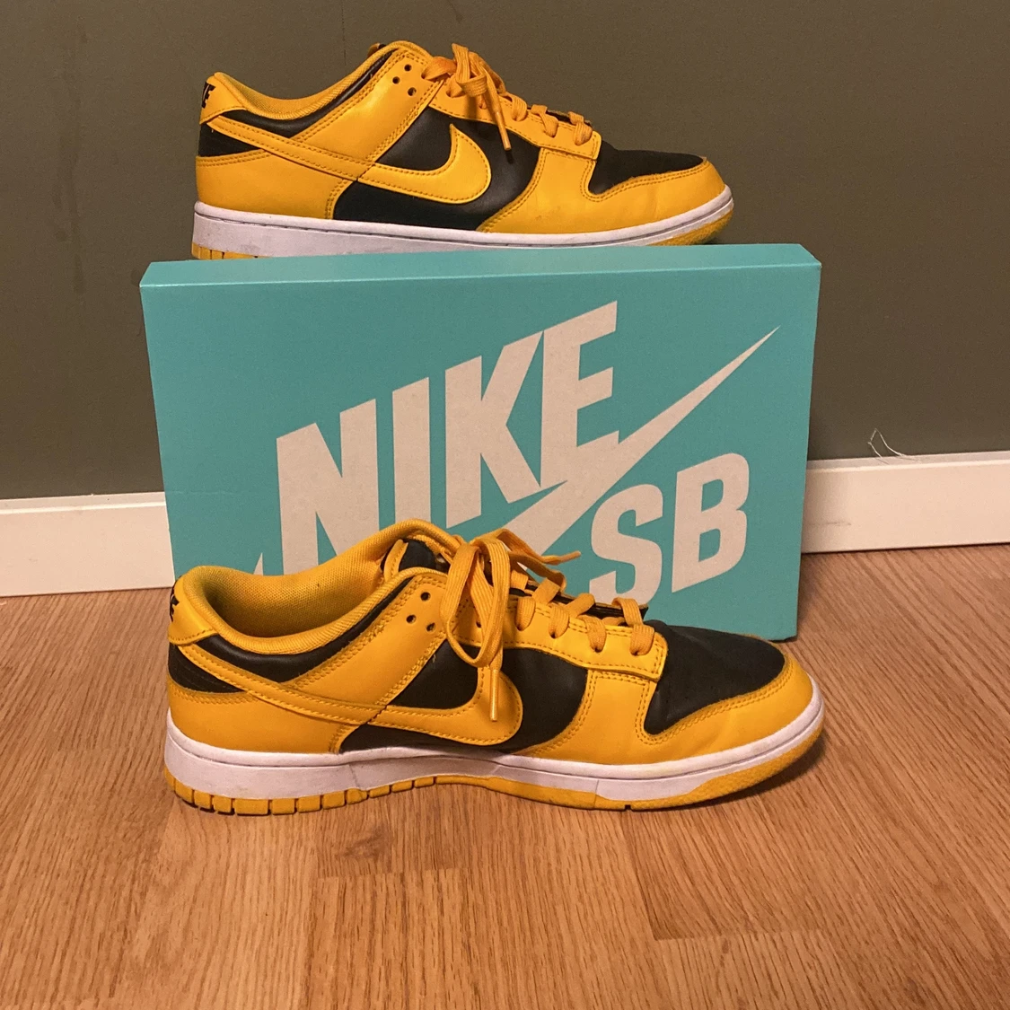 Nike dunk goldenrod st 44