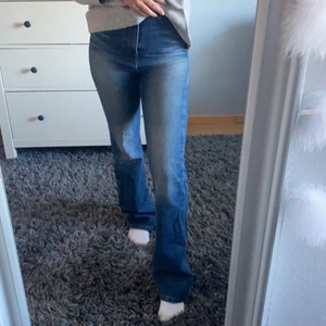Zara jeans  - Oanvända zara jeans i storlek 34 ❤️‍🔥 köpta för 600kr