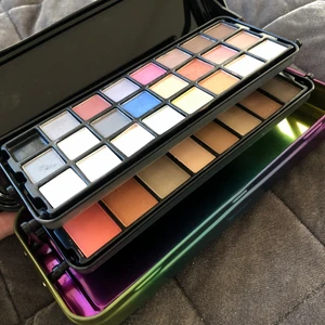 Ögonskuggor - Super fin ögonskuggspalett, aldrig använd och helt orörd! 