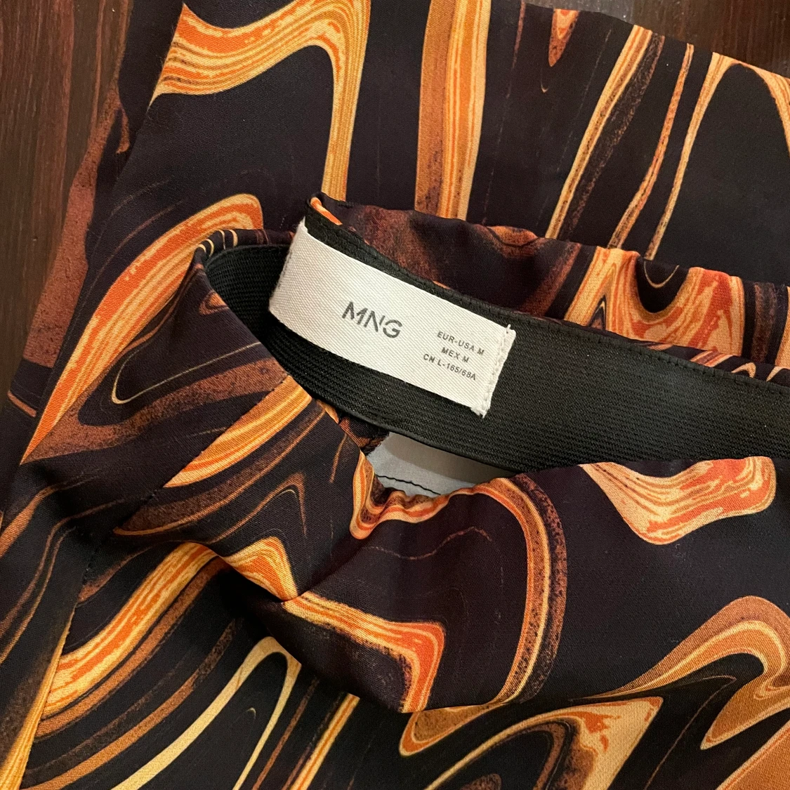 Färgglada utsvängda byxor  - 91