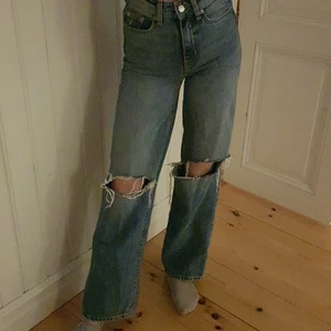 Lager 157 jeans i strl xxs - jeans från lager 157 i strl xxs säljer då jag inte använder dom nypris: 300, passar bra i längden på mig som är 170, bra skick och endast använda några gånger. Skriv privat för fler bilder och buda gärna privat.💕 tar endast swish. Säljer fler jeans på min profil