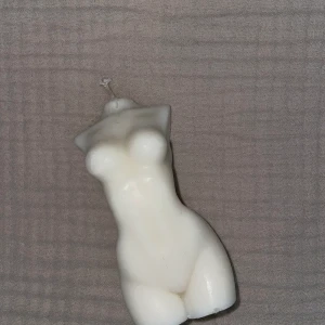 Ljus kroppsform - Jättefin! Lite damm som jag putsat bort nu. 