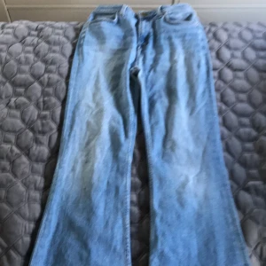 Jenas - Lee Jenas köpta på carlings för 900 säljer då jag inte använder längre