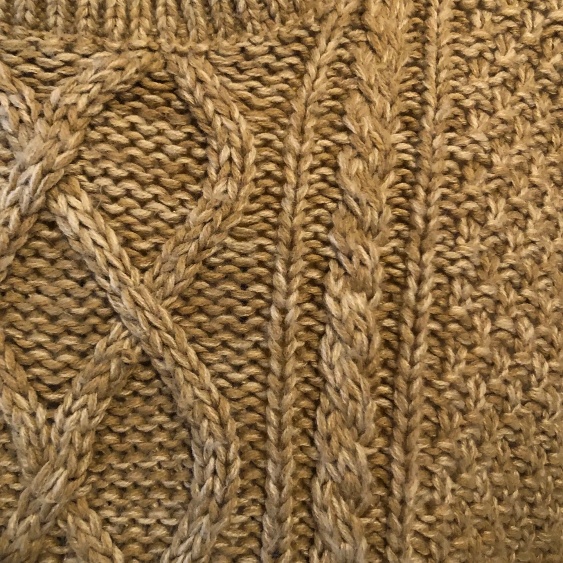 Beige stickad tröja - 91