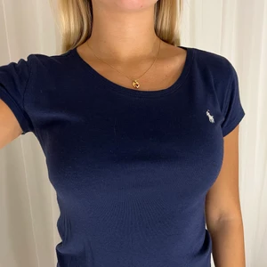 Ralph Lauren T-shirt  - Mörkblå T-shirt från Ralph lauren