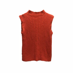 ribbstickad topp - Jättefin orange topp som säljs då den är lite för stor på mig. Betalning via swish (40kr+frakt)