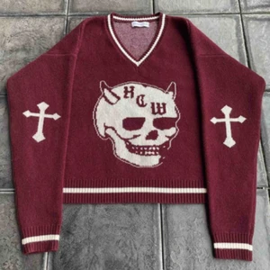  - Super snygg tröja från heaven can wait i storlek L men funkar även som M. Tröjan är köpt från deras hemsida där den sålde slut på några sekunder. Säljer för att den aldrig kommit till användning:(  