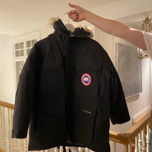 CANADA GOOSE - Canada goose, mom bought in Thailand so not totally sure if it’s real or not. Size medium for men and xl for women. Real fur on the hood. 