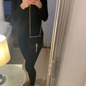 Axelremsväska från ASOS - Axelremsväska från ASOS. Har ej kommit till användning.