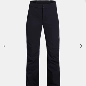 Peak Performance täckbyxor - Säljer mina peak performance byxor i S för att de blivit för små. Är 173 och väger 60 kg, de passar om jag inte har något lager under förutom underställ. Inga skador är som nya.  Nypris: 2 800, pris kan diskuteras 