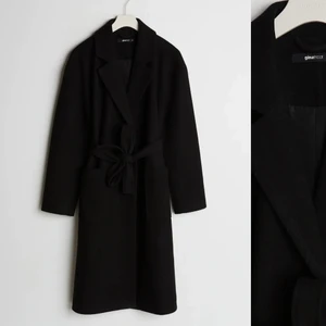 Kappa  - Helt oanvänd kappa från Gina, nypris 699kr. (dock finns inte bandet i midjan med) 