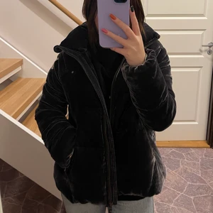 Odd Molly jacka  - härlig och snygg grå höst/vinterjacka i sammet från Odd Molly⚡️ använd fåtal gånger 🤍 