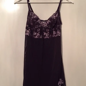 Nattlinne S/M - Fint skick! I princip oanvänd. Kam mötas upp i Hässelby 