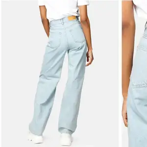 säljer dessa blåa jeans från junkyard i storlek 27, vilket motsvarr S-M. Inte alls myxket använda💓 150 kr plus frakt📦 💓nypris är 499😃