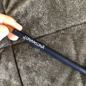 Brun ögonbrynspenna  - Brun ögonbrynspenna! Använd 1 gång! Frakt tillkommer på 13kr