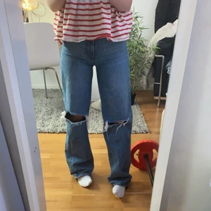 Snygga jeans  - Nästan nya, knappt använda, storlek xs men är stora i storlek så skulle även passa s 