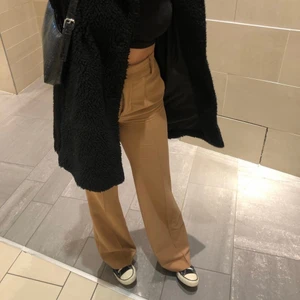 Kostymbyxor - Jättefina kostymbyxor från Zara i storlek S. Säljer för 200kr + 66kr frakt!💕