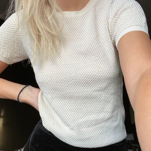 Tröja - Söt T-shirt från zara! Gratis frakt!❣️ är i storlek L men jag på bilden har S